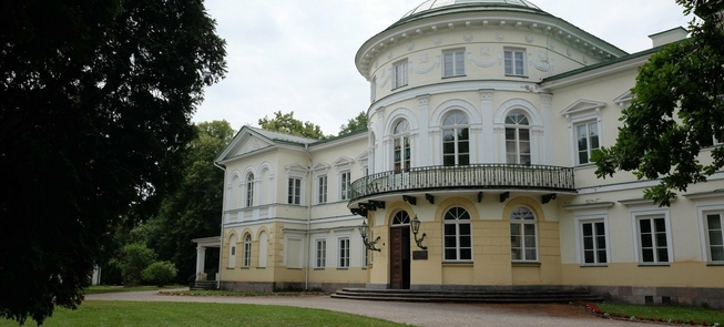 Pilkas daugiabutis savanorių pr.